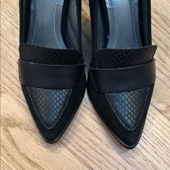 Tahari Heels Black Pointed Toe - Picture 4 of 6